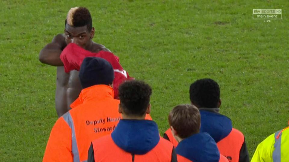  Rather than give his shirt to an Everton player, Pogba showed his generous side and gave it to a ball boy