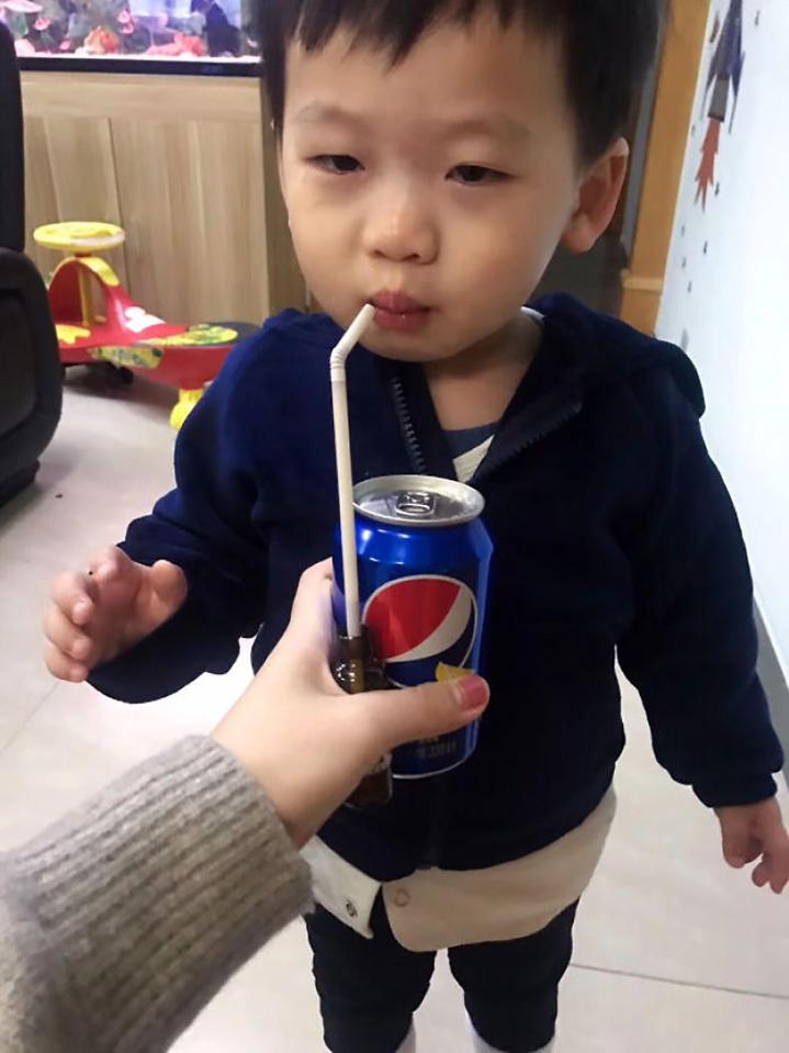  Be sure your kids are never over-doing the sugar by feeding them fizzy drinks like this