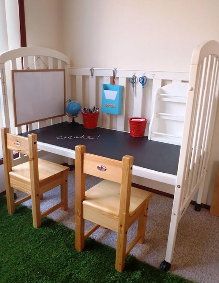  Instead of throwing away your old cot, renovate it and make it into a desk