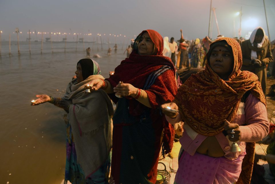  Hundreds of thousands of pilgrims have arrived for the Magh Mela in Allahabad