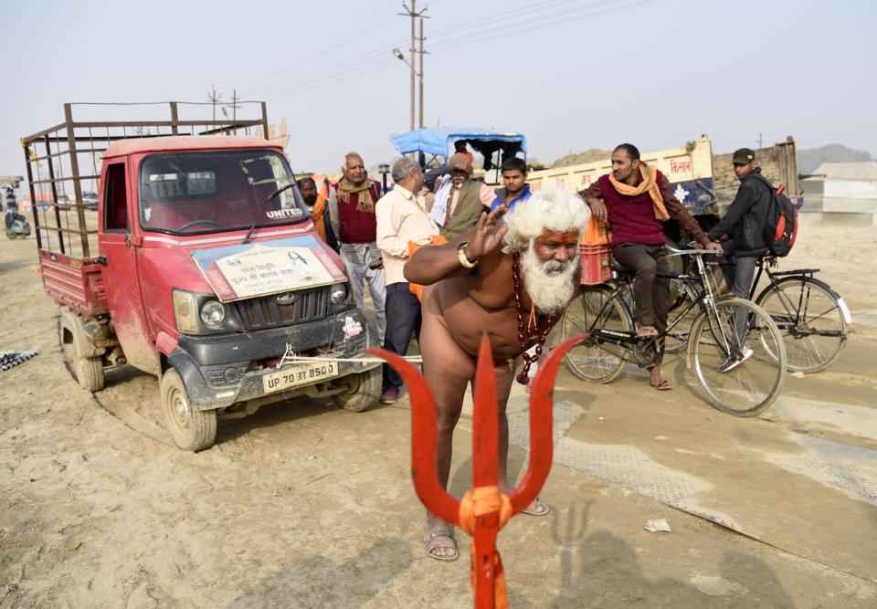  Sadhus shun possession and sometimes clothes in search of enlightenment