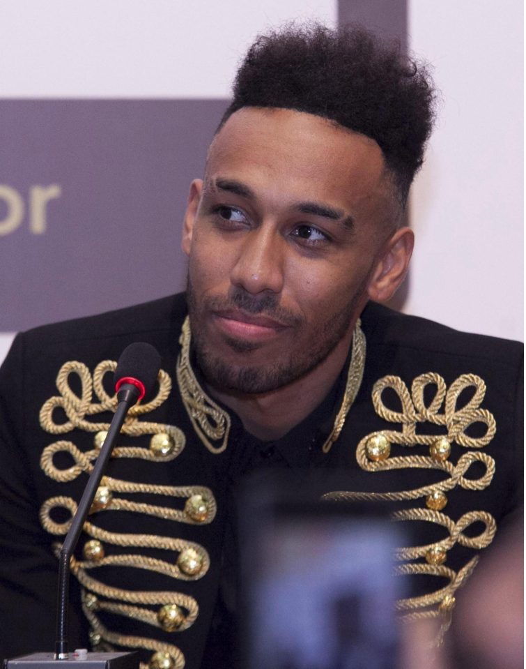  Arsene Wenger admitted he would rather go about his business signing Pierre-Emerick Aubameyang in secret