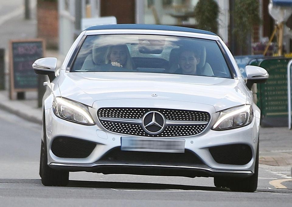  The pair later drove off in her car together