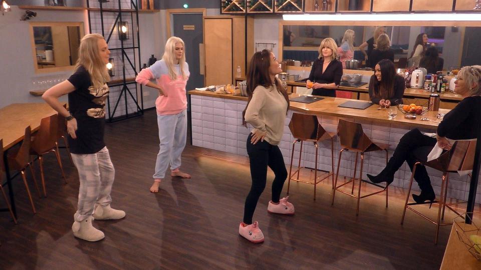  Jess Impiazzi and Ashley were showing off their moves in the kitchen