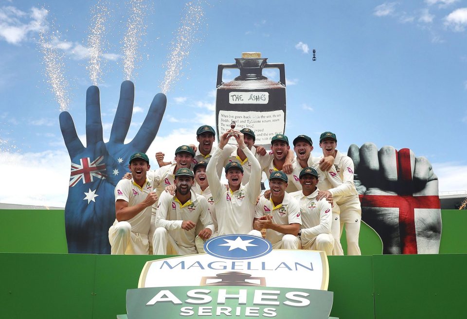  Australia celebrate their Ashes triumph at the SCG