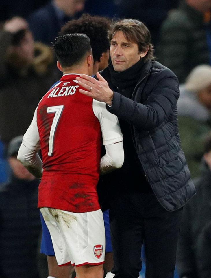  Conte has a chat with Arsenal's Alexis Sanchez