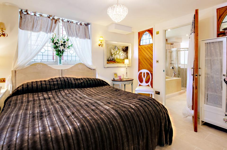  The main bedroom features a luxurious en-suite bathroom