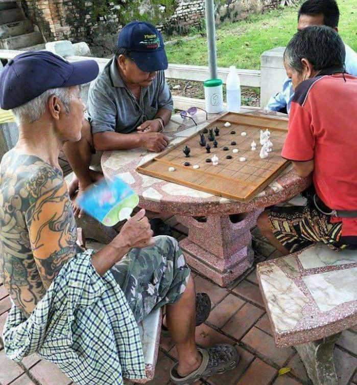  The ex-Yakuza member was captured after this photo of him playing checkers on a roadside went viral