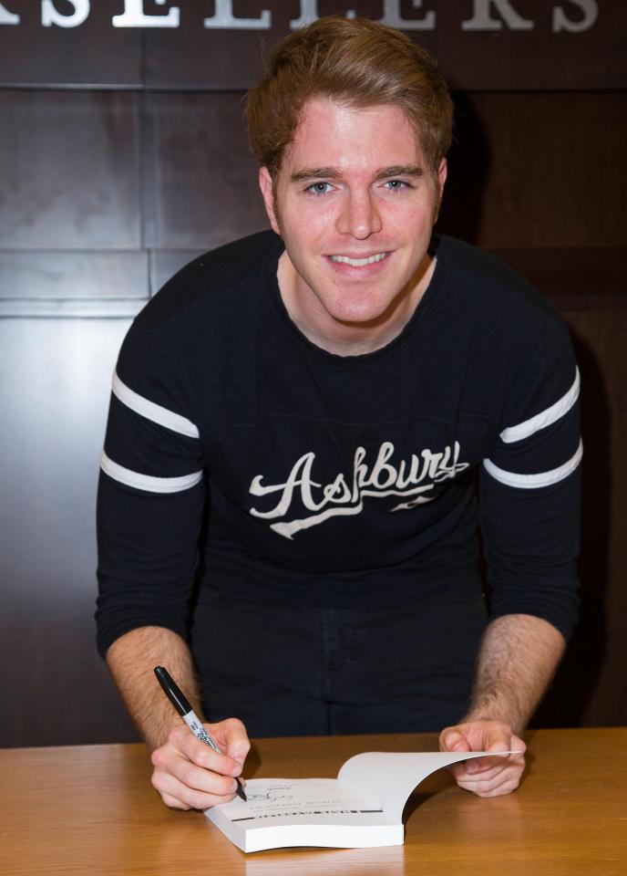  The YouTube star signing his 2015 a book I Hate Myselfie