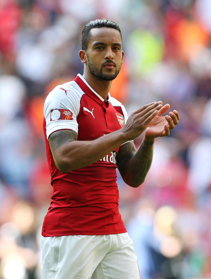  Theo Walcott is undergoing a medical with Everton