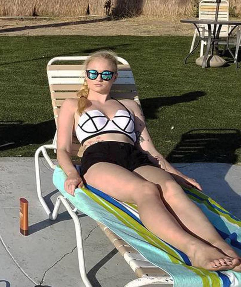  Sophie wows in a flattering bikini