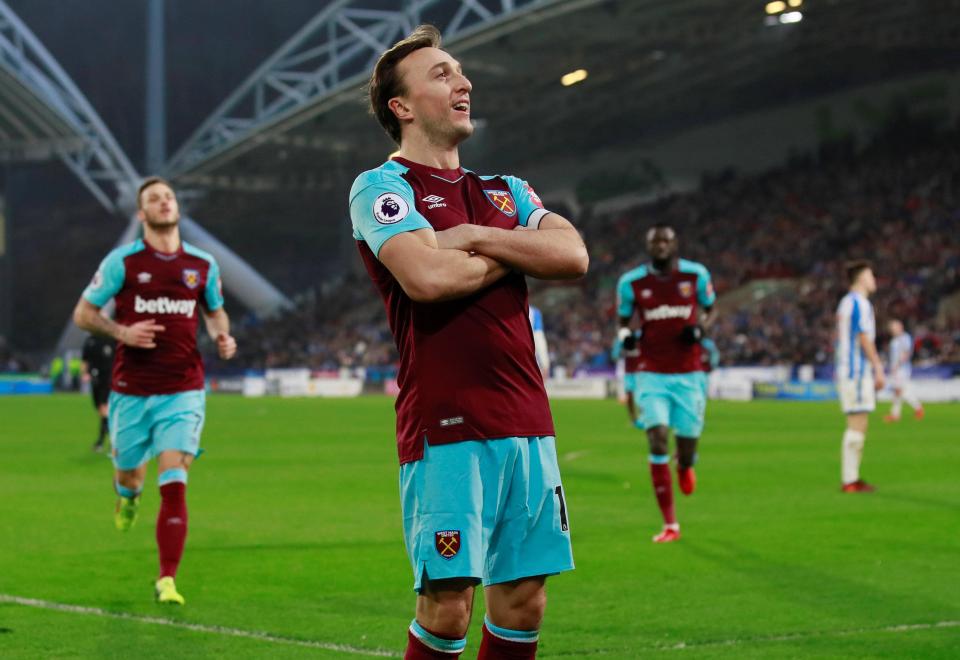  Captain Mark Noble ensures that players shares bonuses with staff members