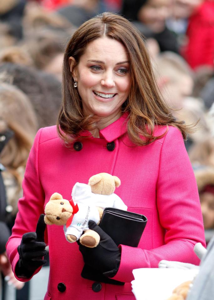  Kate tends to avert her gaze when she is photographed