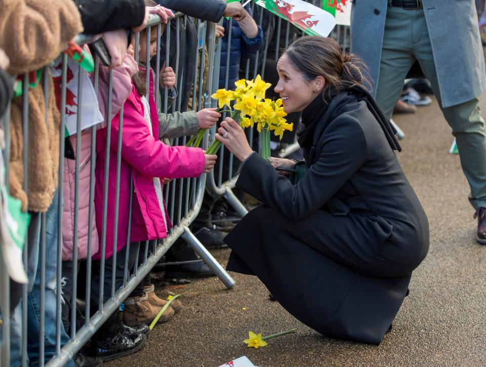  The American actress was handed flowers by a little girl