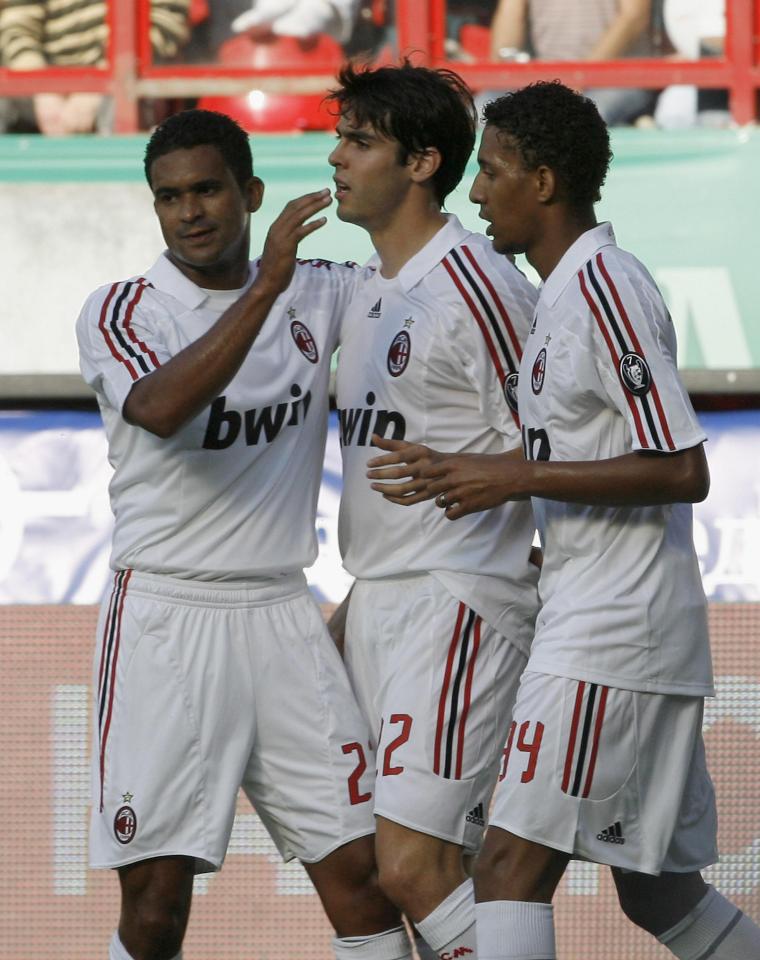  Willy Aubameyang celebrates with Kaka in a preseason friendly in 2007