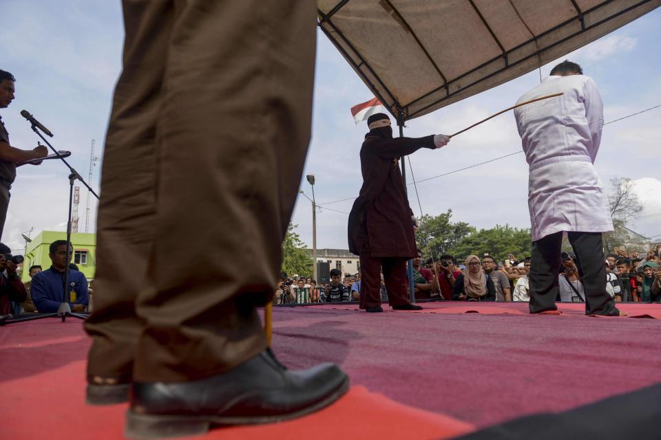  Large crowds including children came to watch the punishments