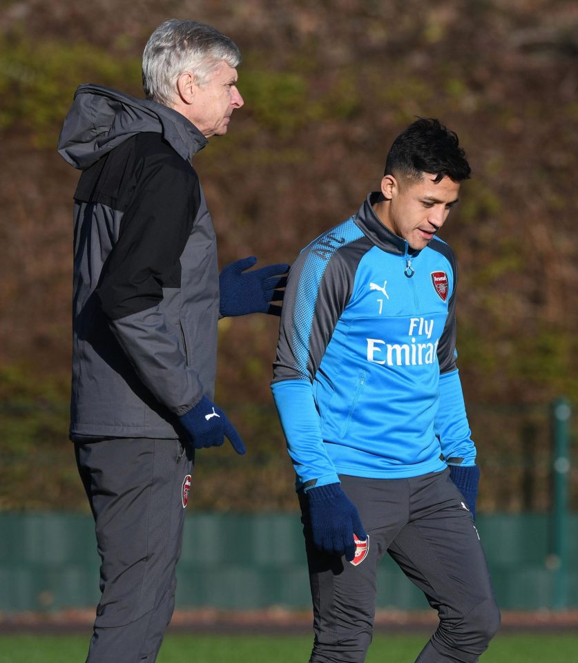  Alexis Sanchez trained with Arsenal on Friday despite being set to join United