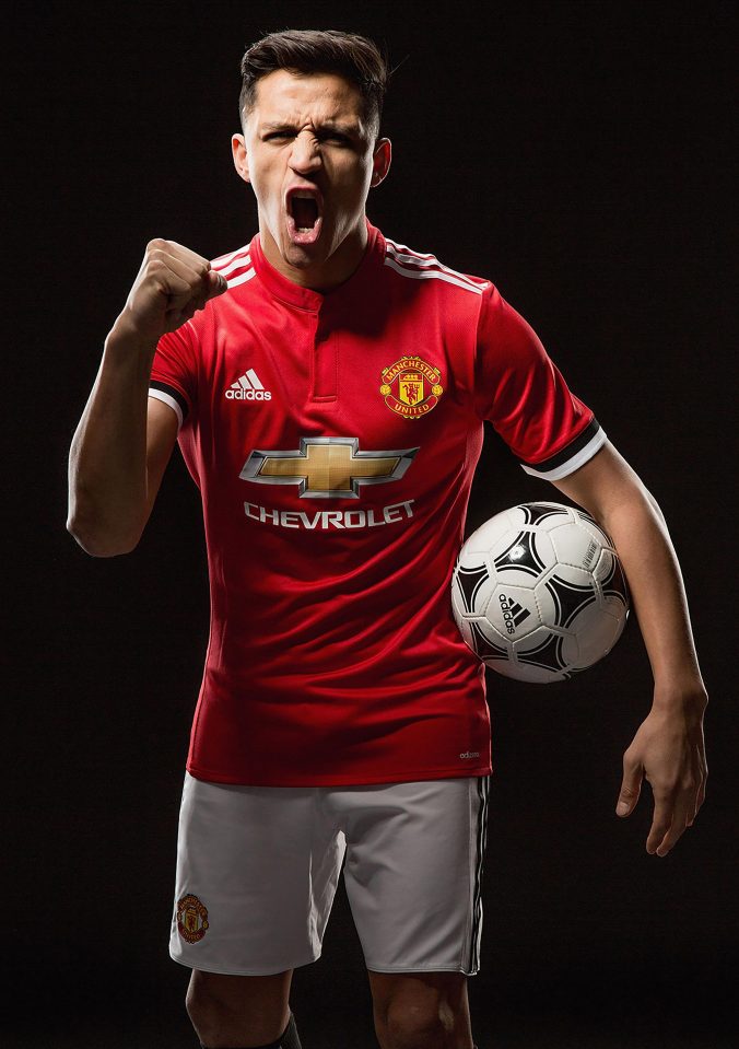  Sanchez finally secured his move to Manchester United on Monday