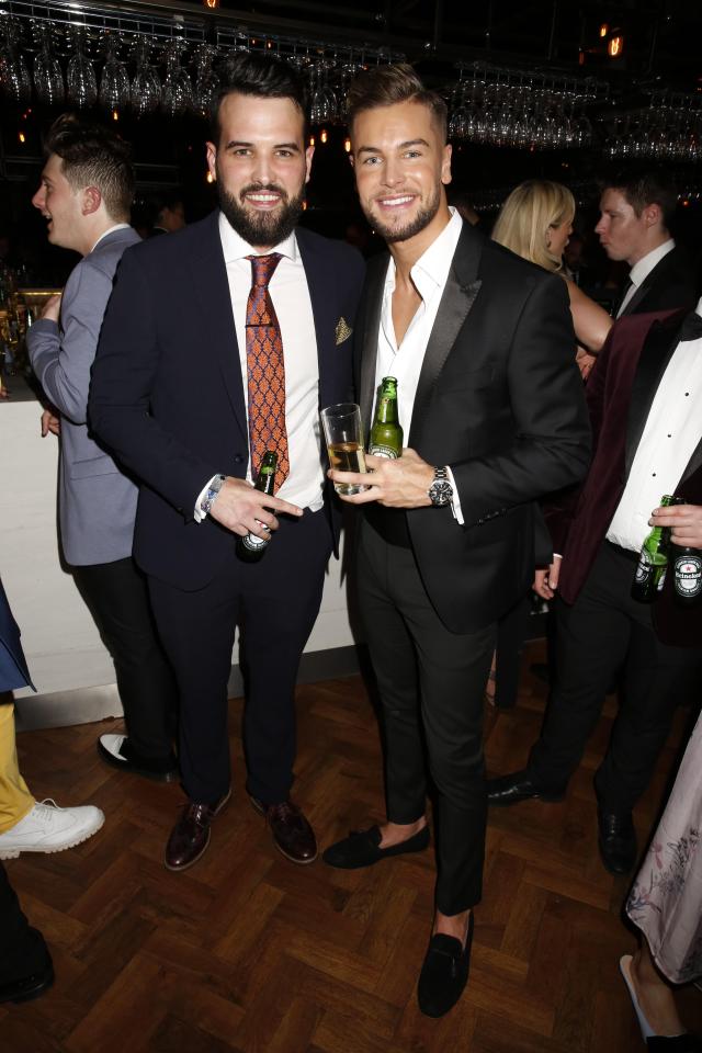  Love Island's Chris Hughes caught up with ex Towie star Ricky Rayment over a beer