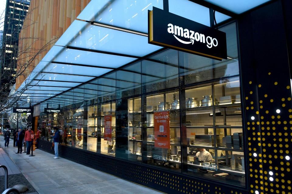  On the go Amazon's trail blazing store in Seattle US has plans to expand its high-tech stores