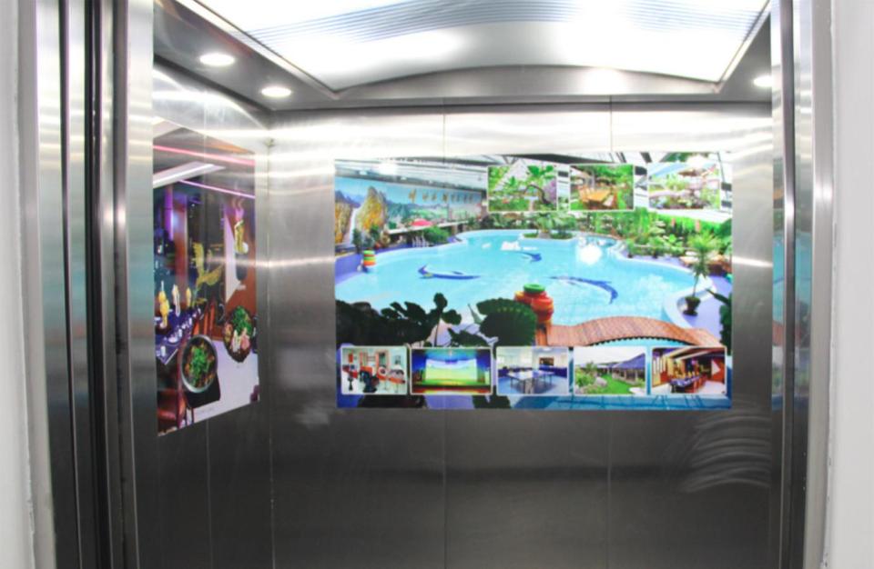 Pictures of the recreation zone can be seen in the factory's lift 