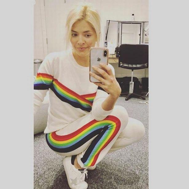 Before the show, Holly wore a comfy white rainbow tracksuit backstage