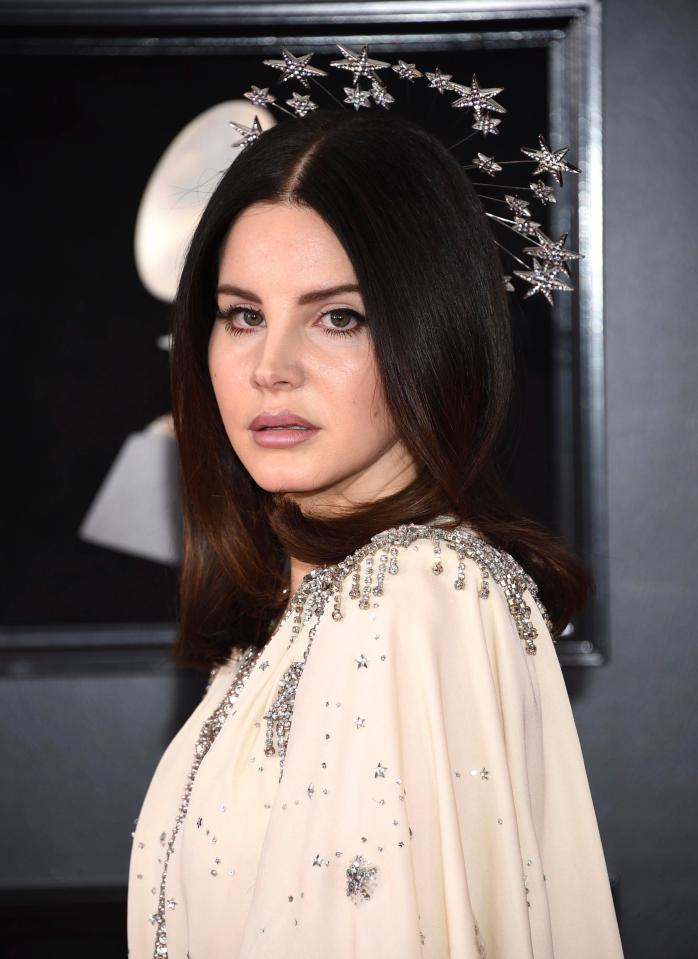  You can buy Lana Del Rey's headpiece on Etsy