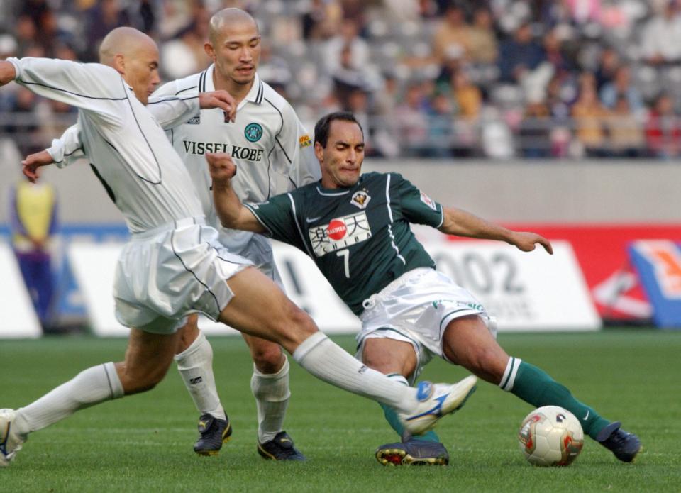  Edmundo towards the end of his career playing for Tokyo Verdy 1969 in 2002