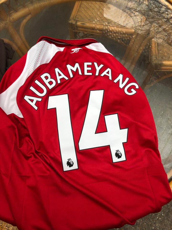  Arsenal fans started getting Aubameyang shirts before the signing was completed