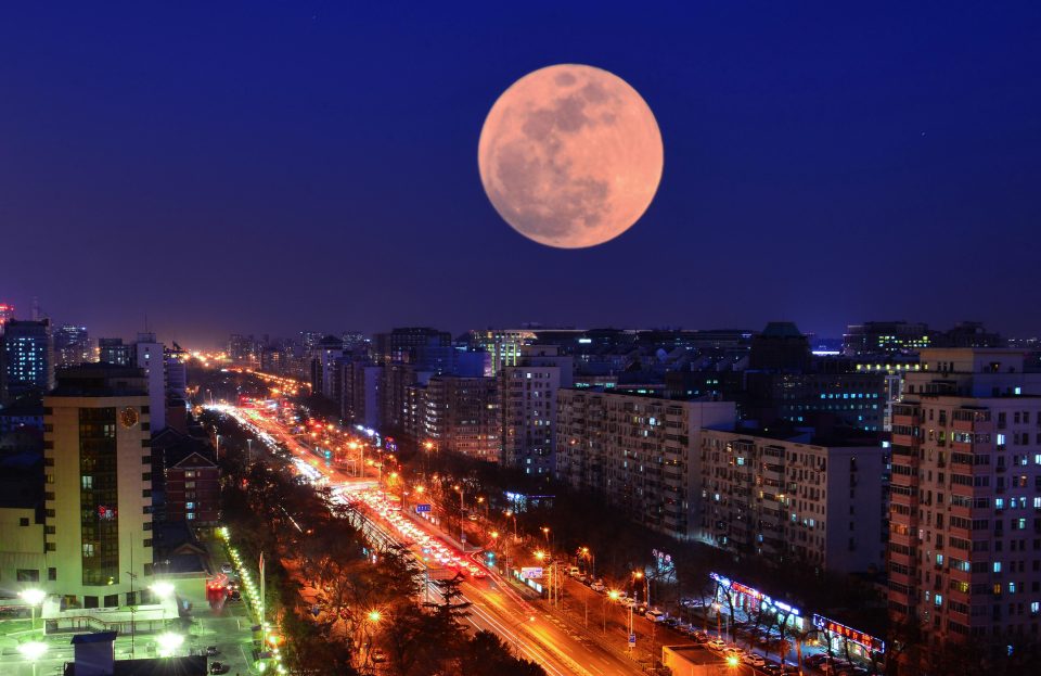  A Super Blood Moon rises over buildings in Beijing, China last night