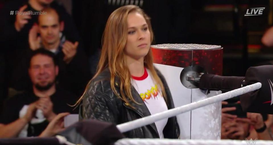  Ronda Rousey has signed a full-time professional wrestling contract with WWE