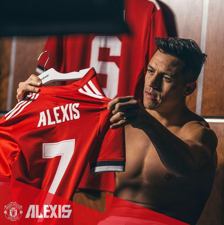  Alexis Sanchez is able to play in Man United's Champions League campaign