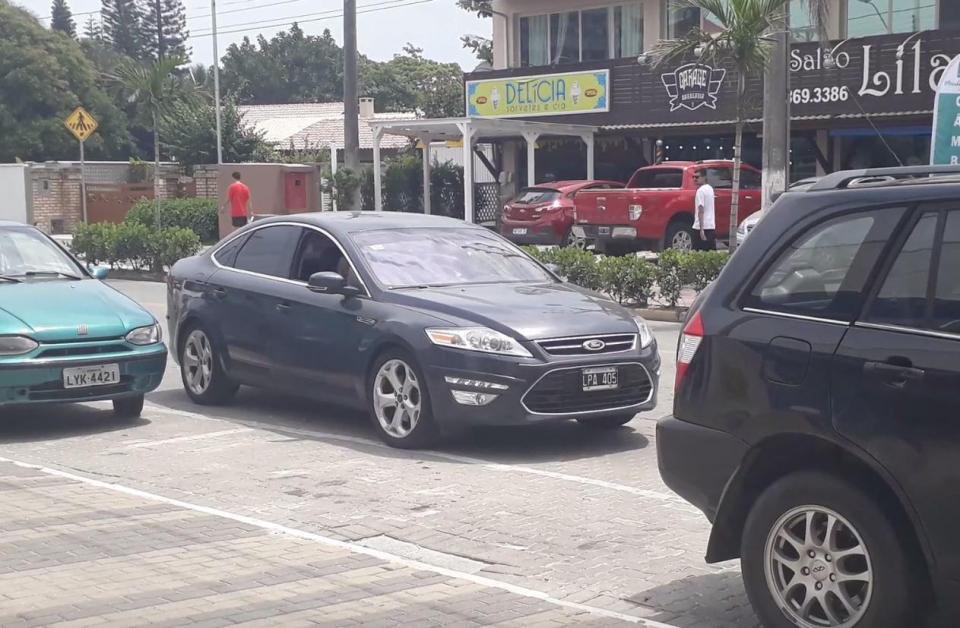  Driver backs out into the main road with the wheels back on the ground