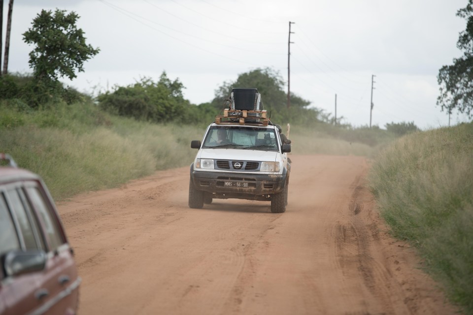 Clarkson’s Nissan pick-up on the job in Mozambique