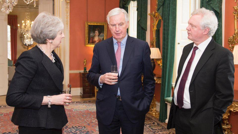  Earlier he and the PM shared a glass of water and posed for an awkward picture in No10