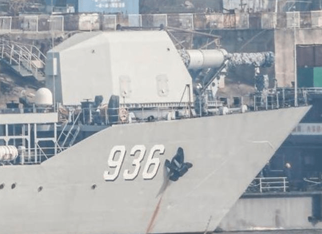  The weapon on this ship uses powerful magnets to sling warheads down its barrel and into the air