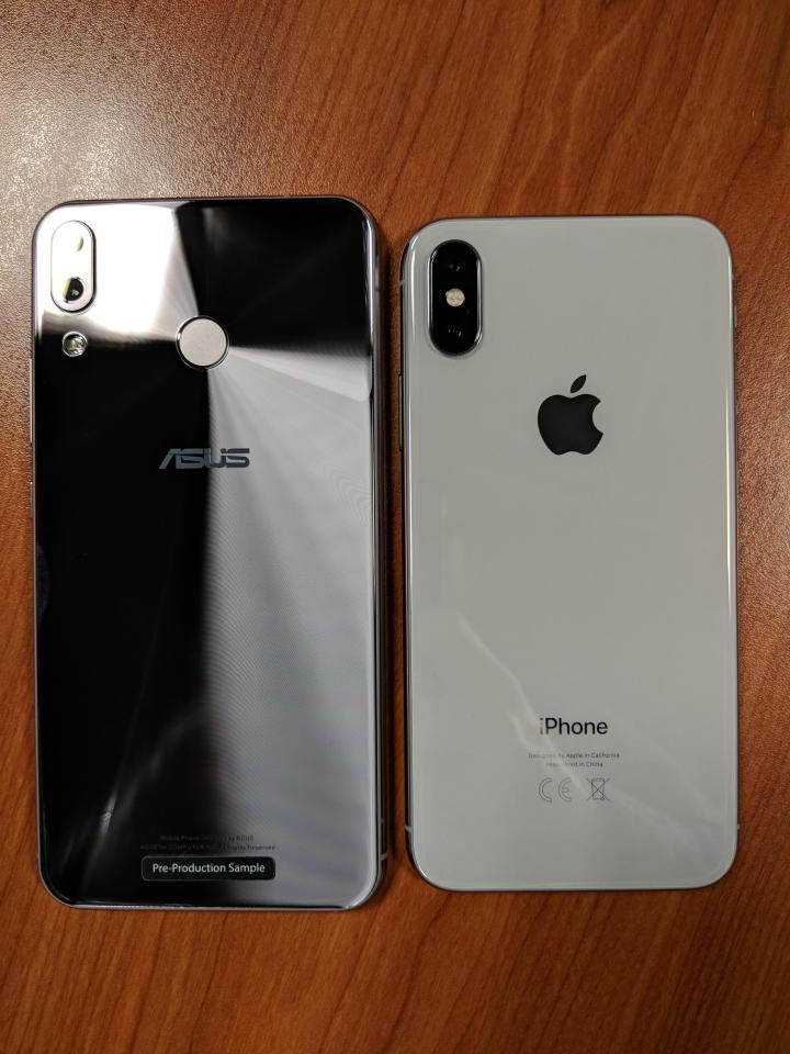  Left: Asus Zenfone 5 | Right: Apple iPhone X