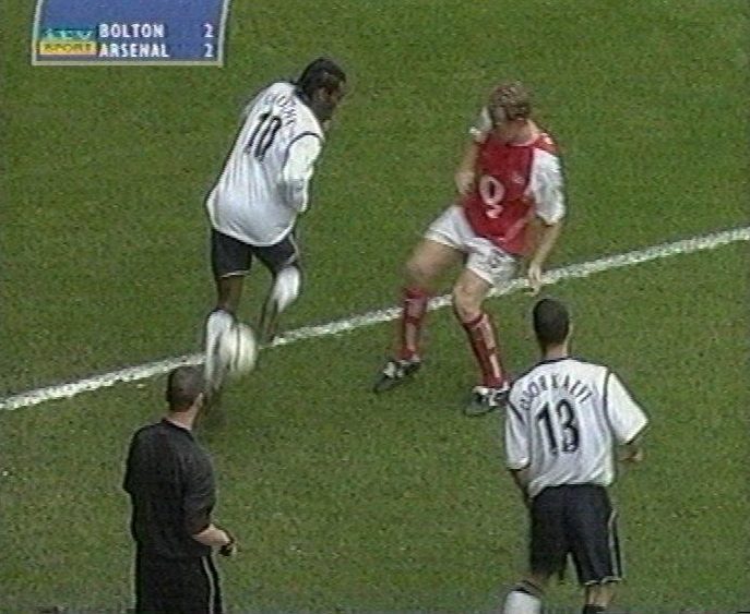 Jay-Jay Okocha left Ray Parlour looking foolish with this amazing piece of skill