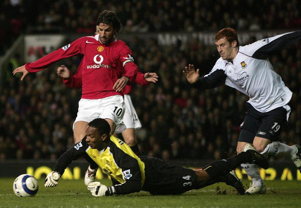  Hislop attempts to nab the ball from Man Utd's Ruud van Nistelrooy in 2006