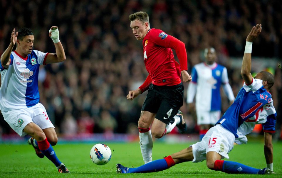  Sir Alex Ferguson ended up playing Phil Jones in midfield alongside Fabio da Silva