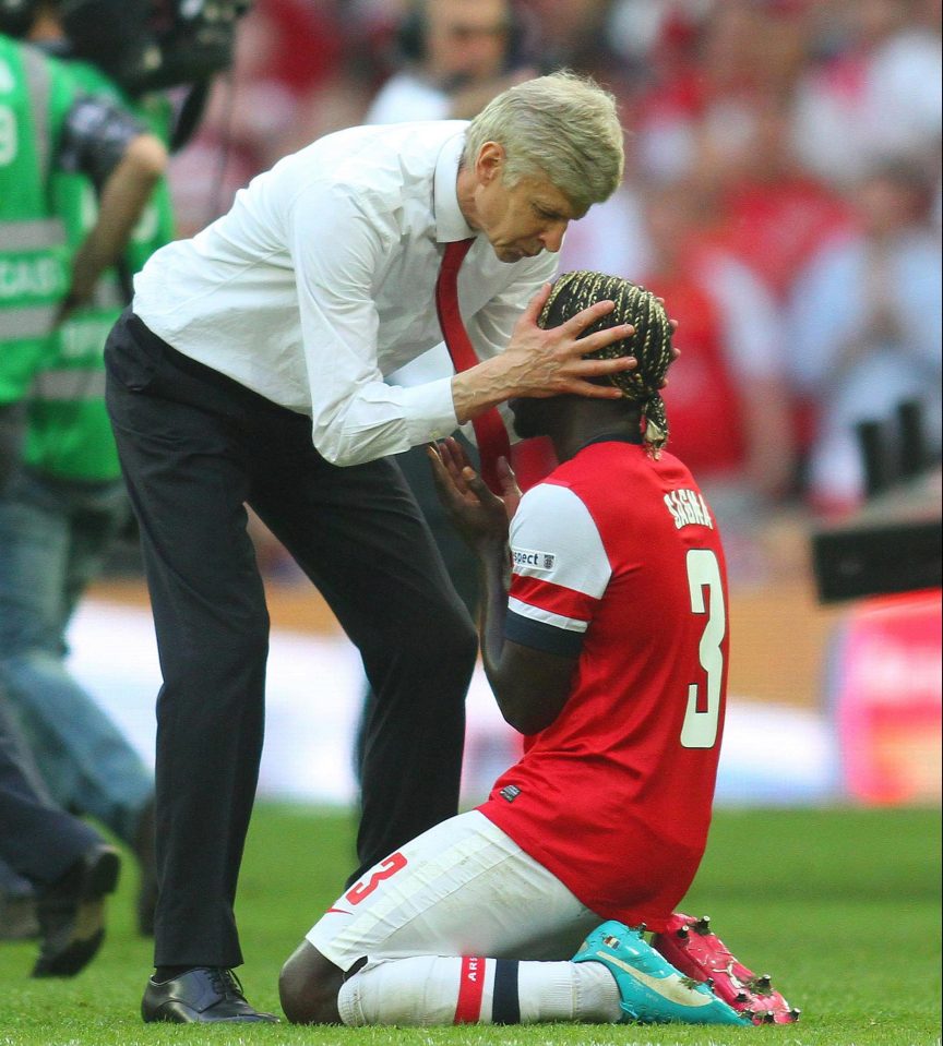  Arsene Wenger and Bacary Sagna celebrate winning FA Cup with Arsenal in 2014