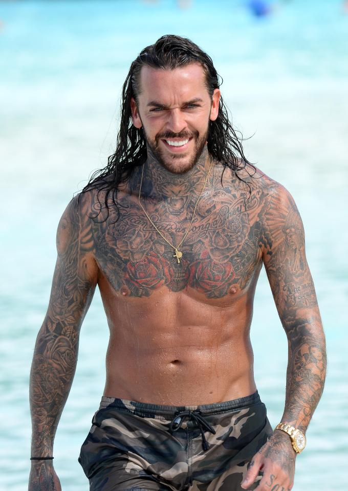  Pete Wicks has the same long hair and chiselled features as Tom