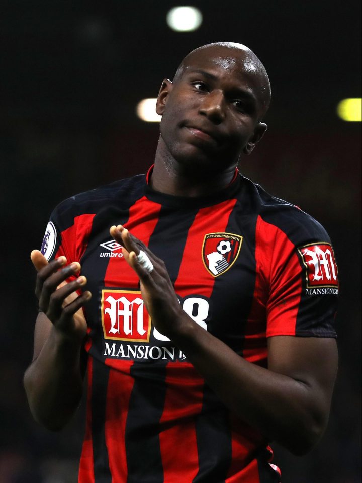  Wolves secured Benik Afobe on a loan deal and the forward will look to regain his form at his former club