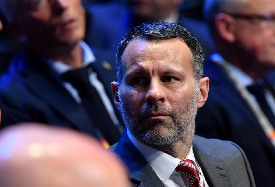  Ryan Giggs thinks Paul Pogba would be better utilised further up the field