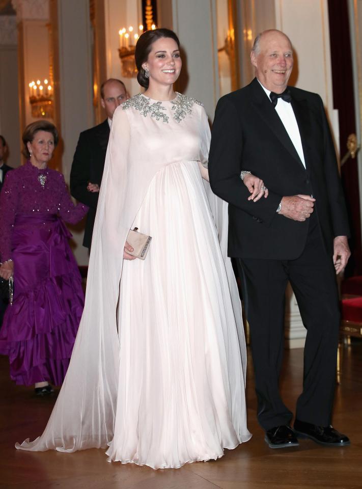  Kate wore a dazzling gown while being escorted to dinner by King Harald V of Norway