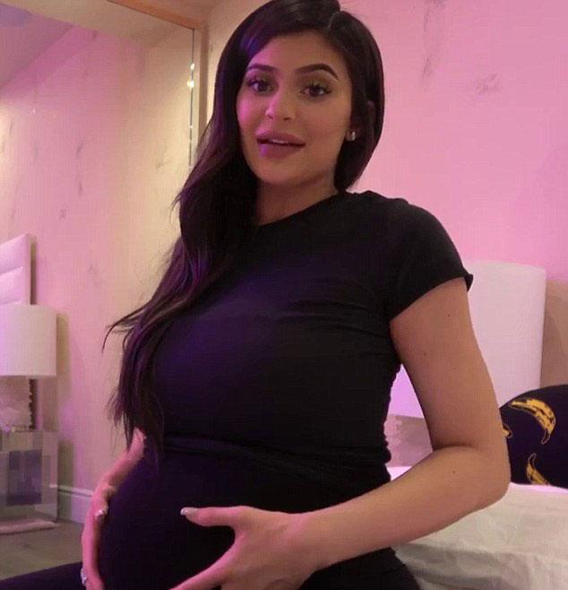  Kylie Jenner has announced she has given birth to a baby girl