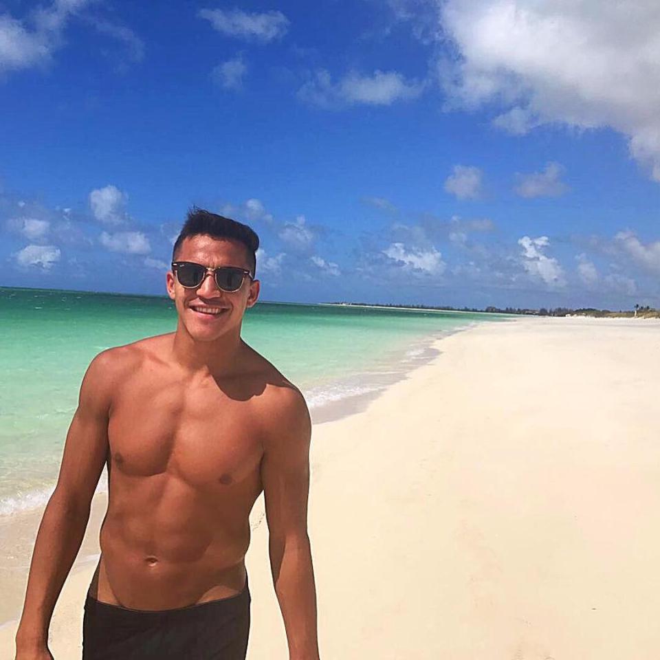  Alexis Sanchez always looks in top shape, but wants to get his core fitness up