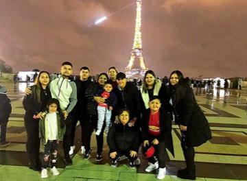  Alexis Sanchez and his family pose for a photo in front of the Eiffel Tower