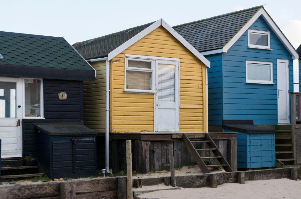  Despite having no running water, water or electrciity, the yellow cabin was sold for £275,000