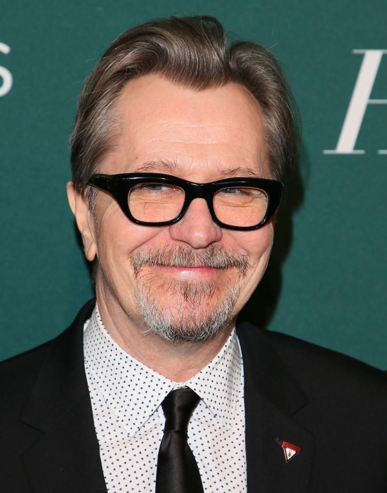  Laila's brother is award-winning actor Gary Oldman